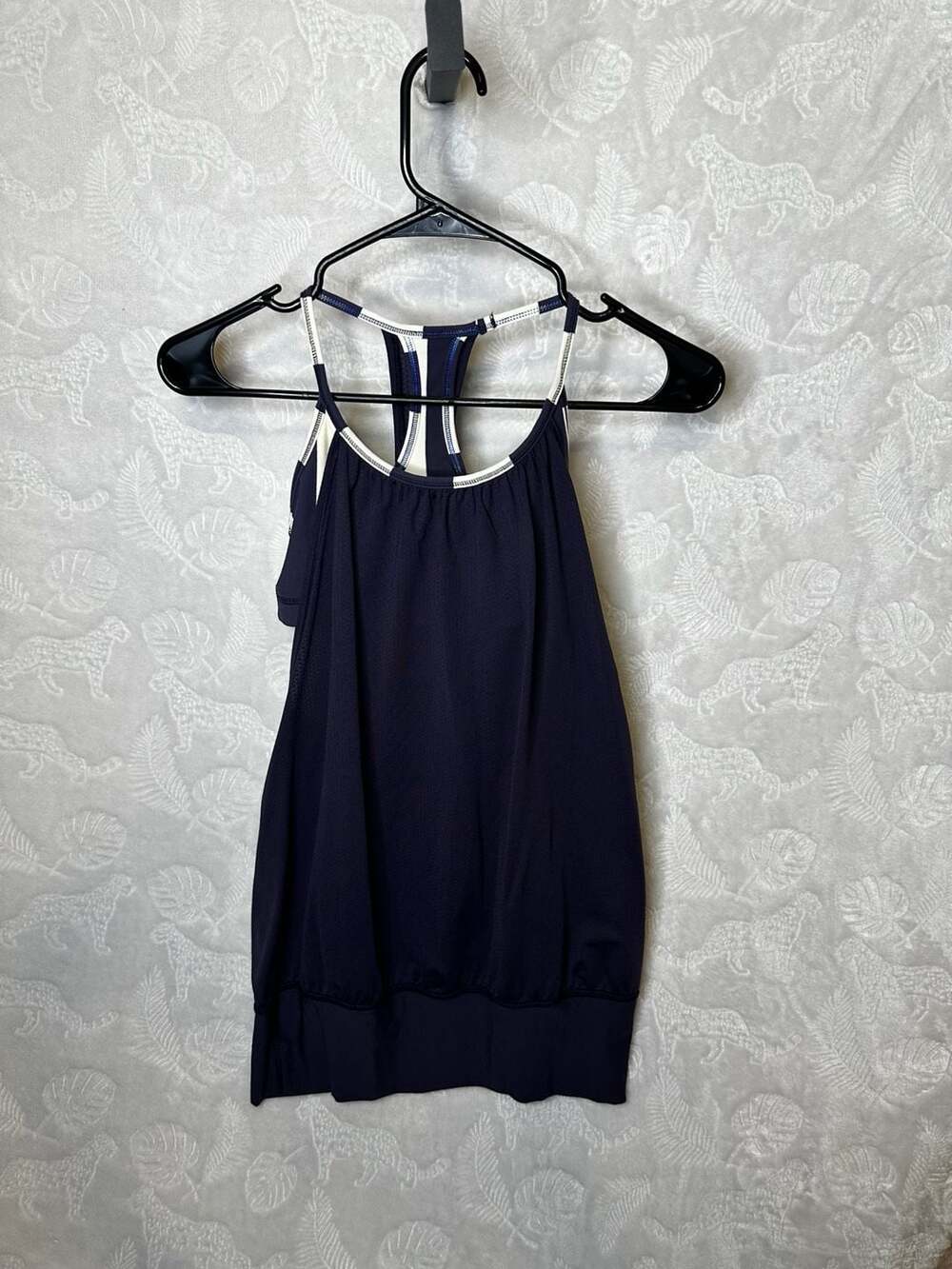 Lululemon Size 4 Navy Blue Striped Built-In Bra Tank Top